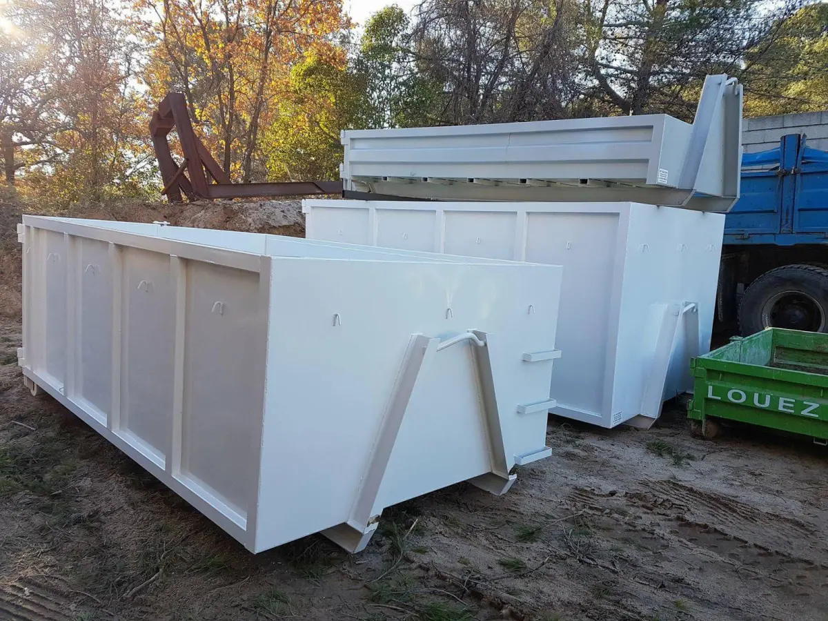 Parc de bennes Ets Fouchet Recyclage 8 m³, 15 m³ et 30 m³ disponibles pour location en Vendée et Loire-Atlantique — particuliers et professionnels